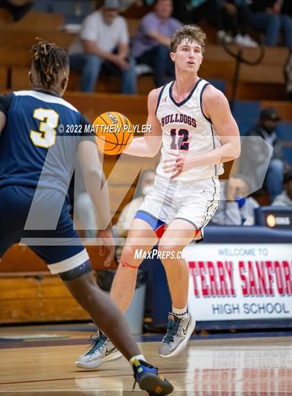 Thumbnail 3 in New Life Christian Academy vs Terry Sanford (MLK Dream Jam at Terry Sanford) photogallery.