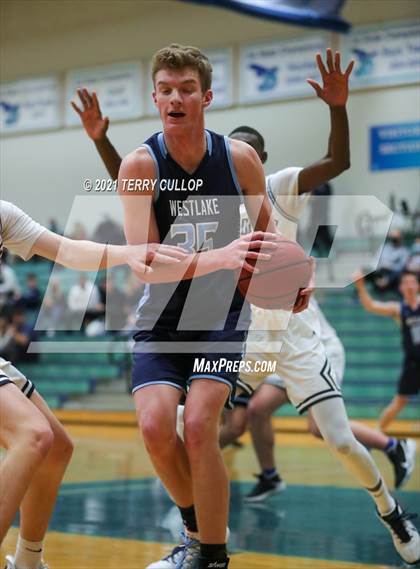 Thumbnail 2 in Westlake vs. Juan Diego (Eagle Holiday Shootout) photogallery.