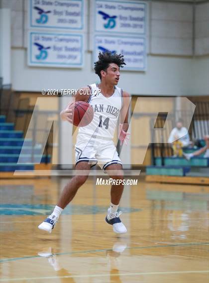 Thumbnail 3 in Westlake vs. Juan Diego (Eagle Holiday Shootout) photogallery.