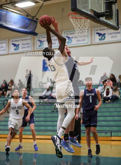 Thumbnail 2 in Westlake vs. Juan Diego (Eagle Holiday Shootout) photogallery.