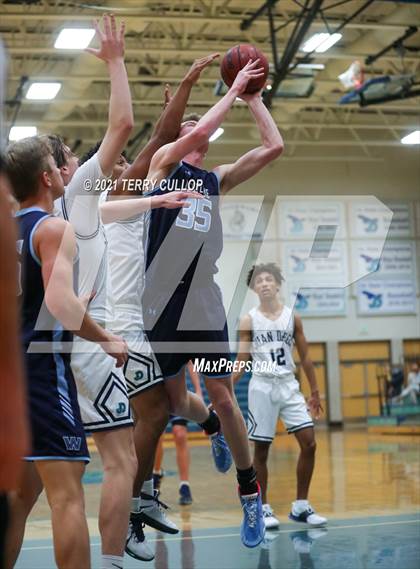 Thumbnail 3 in Westlake vs. Juan Diego (Eagle Holiday Shootout) photogallery.