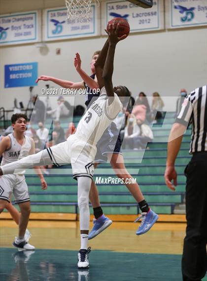 Thumbnail 3 in Westlake vs. Juan Diego (Eagle Holiday Shootout) photogallery.
