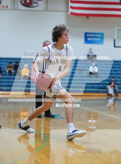 Thumbnail 3 in Westlake vs. Juan Diego (Eagle Holiday Shootout) photogallery.