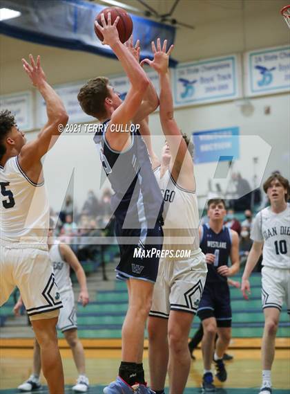 Thumbnail 3 in Westlake vs. Juan Diego (Eagle Holiday Shootout) photogallery.