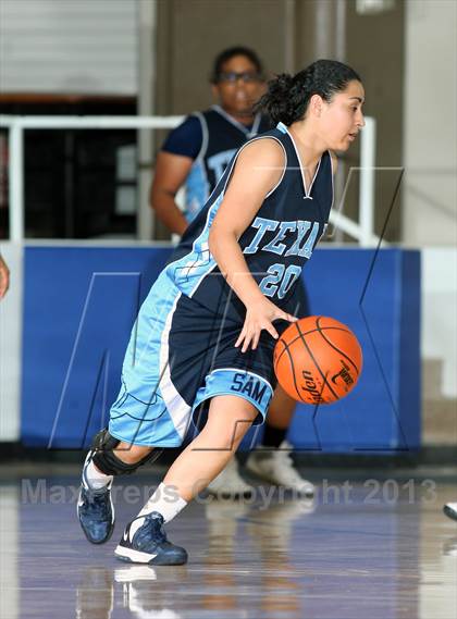 Thumbnail 3 in Deer Park vs. Pasadena (McDonald's Texas Invitational) photogallery.
