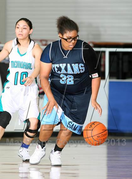 Thumbnail 2 in Deer Park vs. Pasadena (McDonald's Texas Invitational) photogallery.