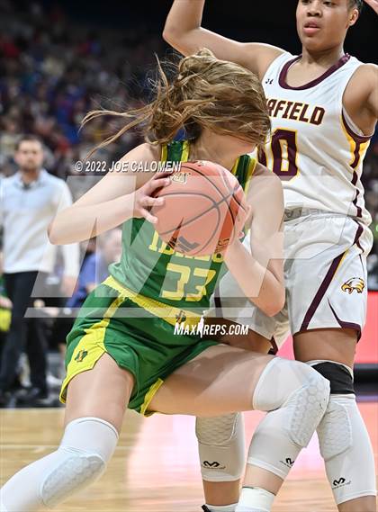 Thumbnail 1 in Fairfield vs Idalou (UIL 3A State Semifinal) photogallery.
