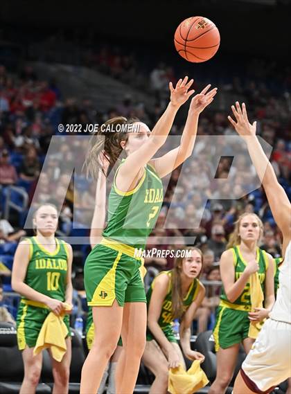 Thumbnail 2 in Fairfield vs Idalou (UIL 3A State Semifinal) photogallery.