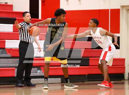 Thumbnail 2 in Notre Dame vs. George Washington Prep (Trevor Ariza Tip-off Classic) photogallery.