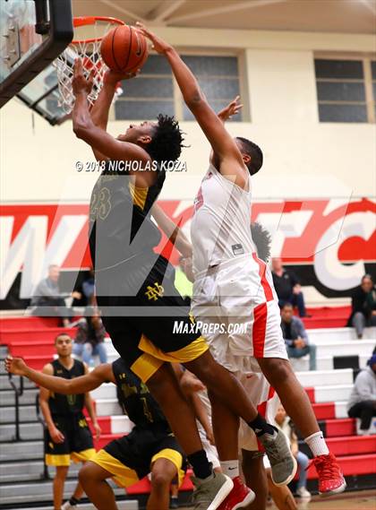 Thumbnail 2 in Notre Dame vs. George Washington Prep (Trevor Ariza Tip-off Classic) photogallery.