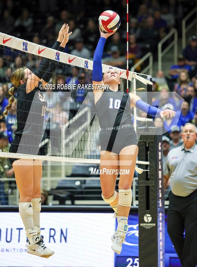 Nocona @ Leon (UIL 2A D1 Volleyball Final)