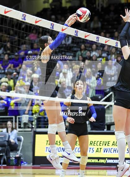 Thumbnail 3 in Nocona @ Leon (UIL 2A D1 Volleyball Final) photogallery.
