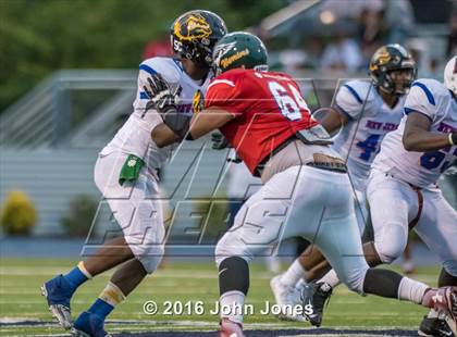 Thumbnail 3 in Phil Simms Classic (North vs. South) photogallery.