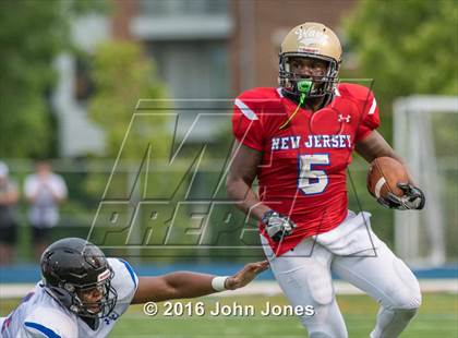 Thumbnail 3 in Phil Simms Classic (North vs. South) photogallery.
