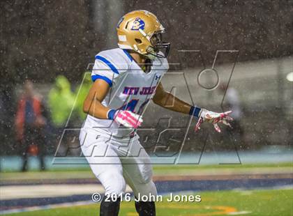 Thumbnail 2 in Phil Simms Classic (North vs. South) photogallery.