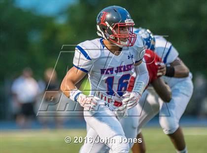 Thumbnail 1 in Phil Simms Classic (North vs. South) photogallery.