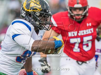 Thumbnail 3 in Phil Simms Classic (North vs. South) photogallery.