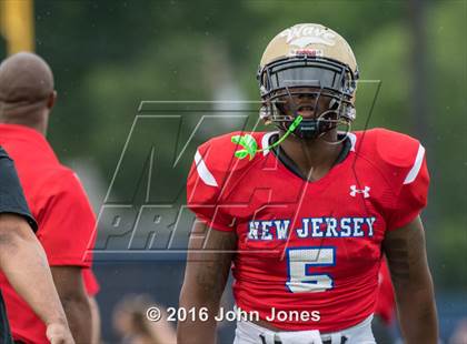 Thumbnail 1 in Phil Simms Classic (North vs. South) photogallery.