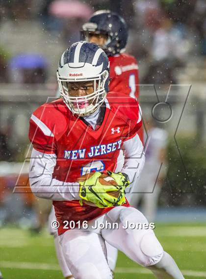 Thumbnail 2 in Phil Simms Classic (North vs. South) photogallery.