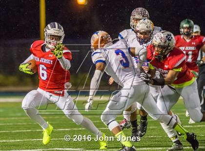 Thumbnail 2 in Phil Simms Classic (North vs. South) photogallery.