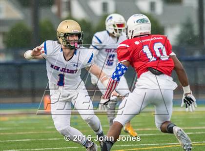 Thumbnail 3 in Phil Simms Classic (North vs. South) photogallery.