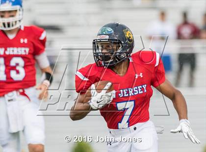 Thumbnail 3 in Phil Simms Classic (North vs. South) photogallery.