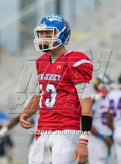 Thumbnail 2 in Phil Simms Classic (North vs. South) photogallery.