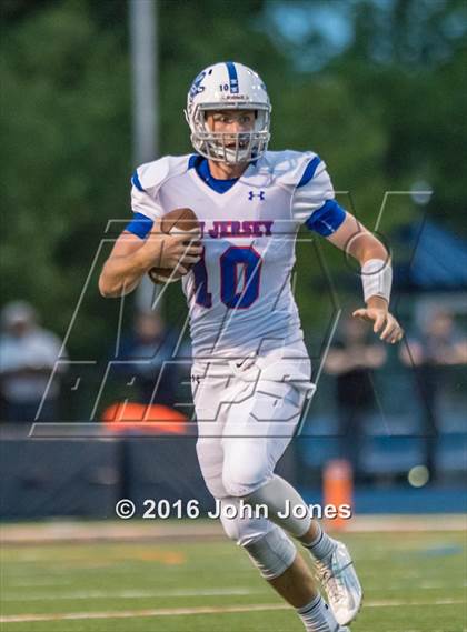 Thumbnail 2 in Phil Simms Classic (North vs. South) photogallery.