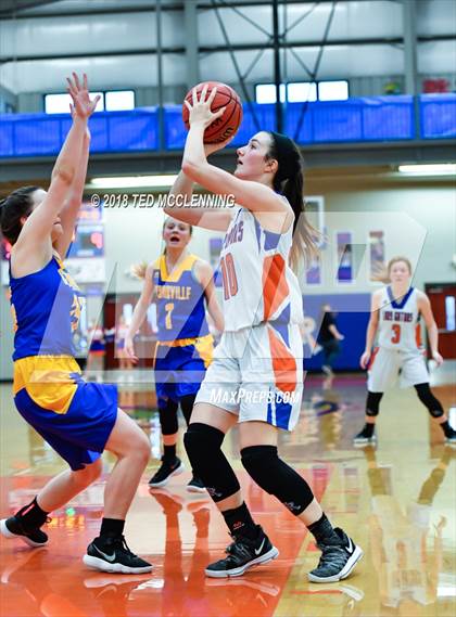 Thumbnail 3 in Two Rivers vs. Cedarville (AAA 3A Regional Playoff) photogallery.