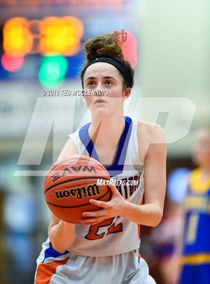 Thumbnail 2 in Two Rivers vs. Cedarville (AAA 3A Regional Playoff) photogallery.