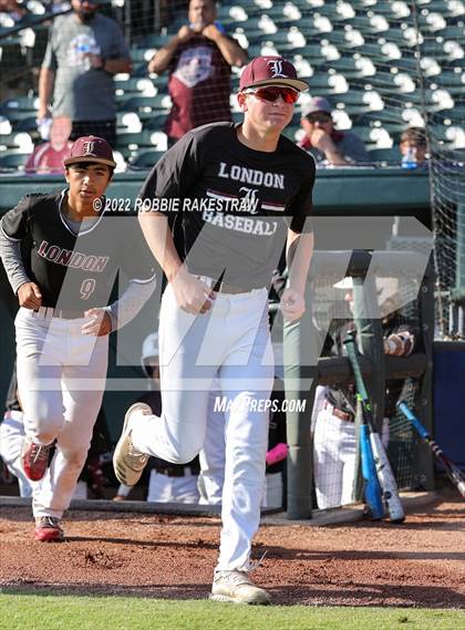 Thumbnail 3 in Gunter vs. London (UIL 3A Baseball Semifinal) photogallery.