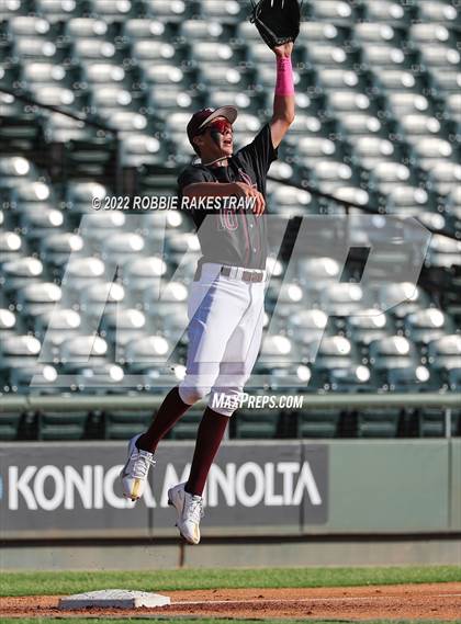 Thumbnail 2 in Gunter vs. London (UIL 3A Baseball Semifinal) photogallery.
