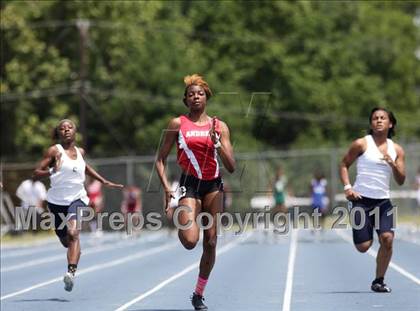 Thumbnail 1 in NCHSAA 2A Track & Field Championships photogallery.