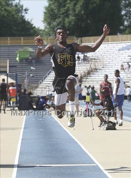 Thumbnail 1 in NCHSAA 2A Track & Field Championships photogallery.