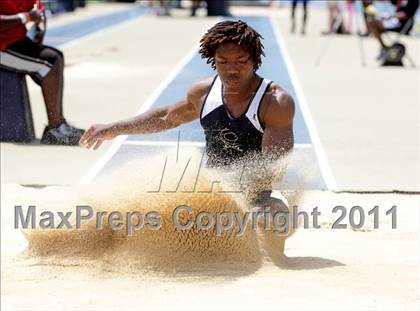 Thumbnail 1 in NCHSAA 2A Track & Field Championships photogallery.