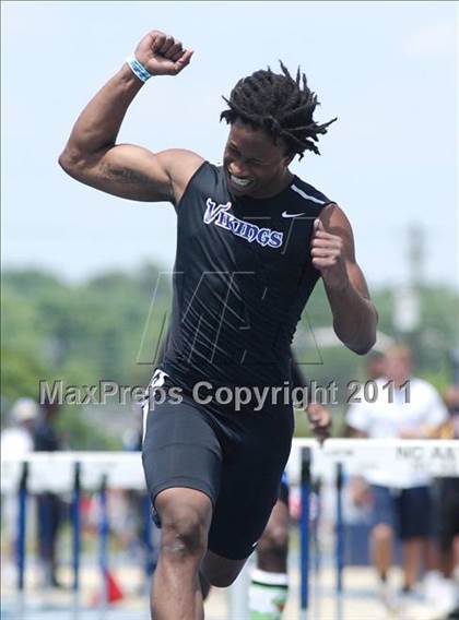 Thumbnail 3 in NCHSAA 2A Track & Field Championships photogallery.