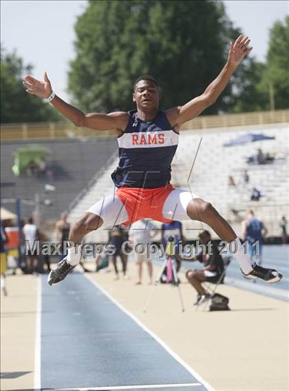 Thumbnail 1 in NCHSAA 2A Track & Field Championships photogallery.