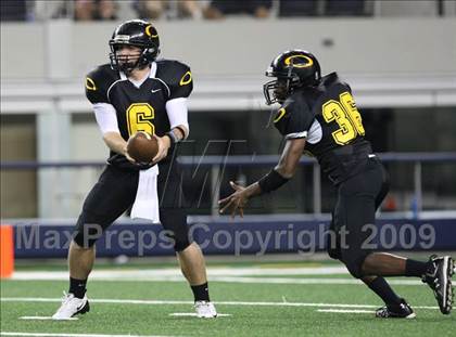 Thumbnail 2 in Klein Oak vs. Notre Dame (Kirk Herbstreit Varsity Football Series) photogallery.
