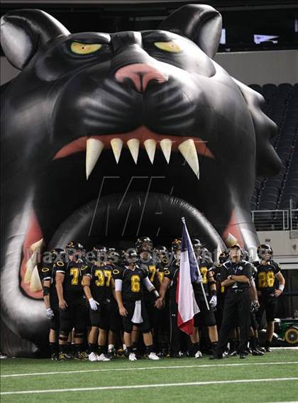 Thumbnail 2 in Klein Oak vs. Notre Dame (Kirk Herbstreit Varsity Football Series) photogallery.