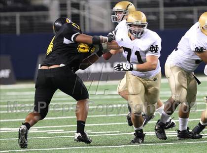 Thumbnail 2 in Klein Oak vs. Notre Dame (Kirk Herbstreit Varsity Football Series) photogallery.