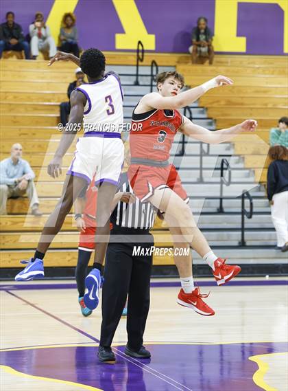 Thumbnail 1 in Strawberry Crest @ Lennard photogallery.