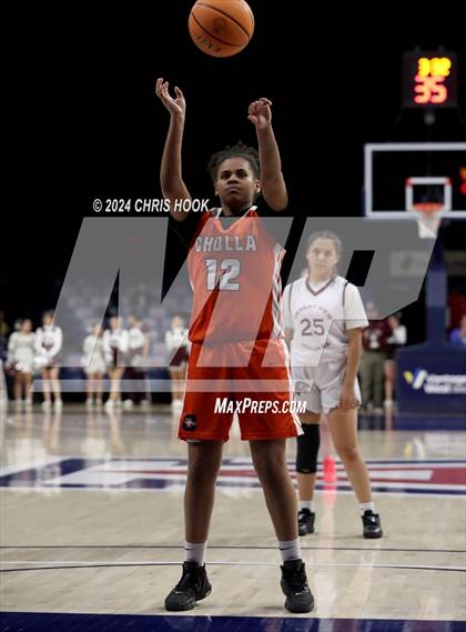 Thumbnail 3 in Cholla vs Desert View (MLK Basketball Classic) photogallery.