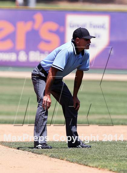 Thumbnail 1 in Village Christian vs. Santa Ynez (CIFSS Division 5 Championship) photogallery.