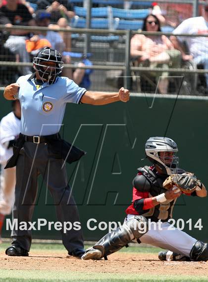 Thumbnail 3 in Village Christian vs. Santa Ynez (CIFSS Division 5 Championship) photogallery.