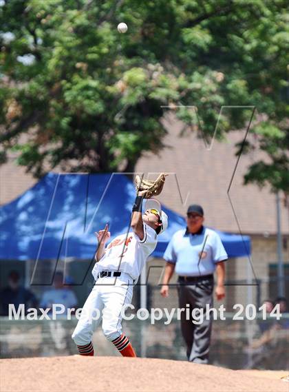 Thumbnail 2 in Village Christian vs. Santa Ynez (CIFSS Division 5 Championship) photogallery.