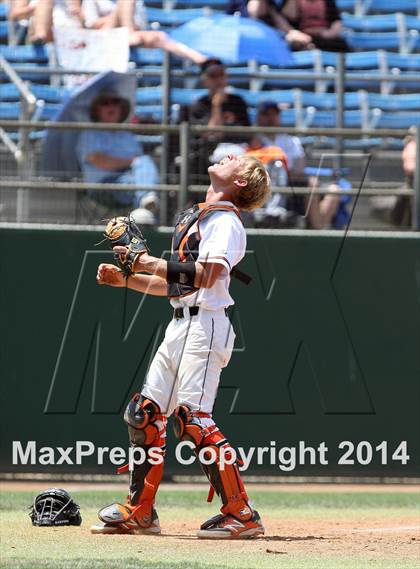 Thumbnail 1 in Village Christian vs. Santa Ynez (CIFSS Division 5 Championship) photogallery.