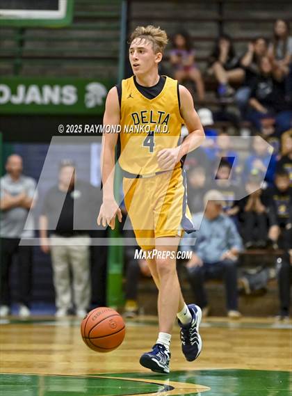 Thumbnail 2 in Delta vs. Fort Wayne Blackhawk Christian (IHSAA 4A New Castle Regional)  photogallery.