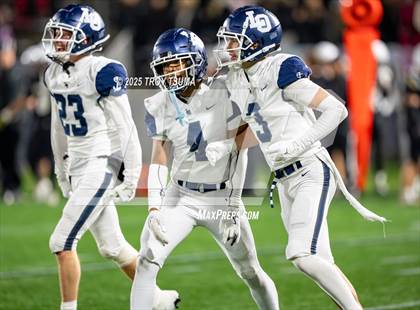 Thumbnail 3 in Nelson vs. Lake Oswego (OSAA 6A Semifinal) photogallery.