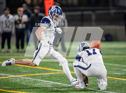 Thumbnail 3 in Nelson vs. Lake Oswego (OSAA 6A Semifinal) photogallery.