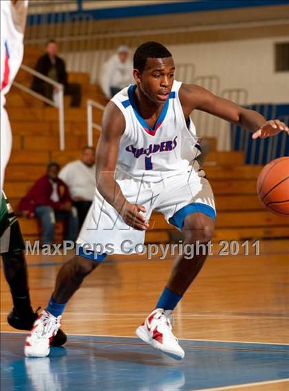Thumbnail 1 in Bishop Hendricken vs Archbishop Stepinac (Catholic School Showcase) photogallery.